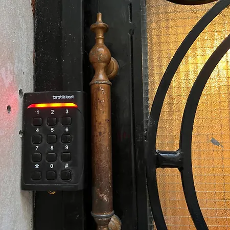 Cozy Flat 2 Min To Istiklal St, Second Floor